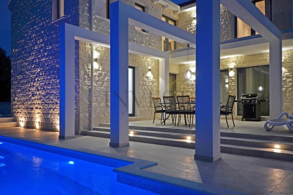 Haus Zu verkaufen - ŠIBENSKO-KNINSKA ROGOZNICA