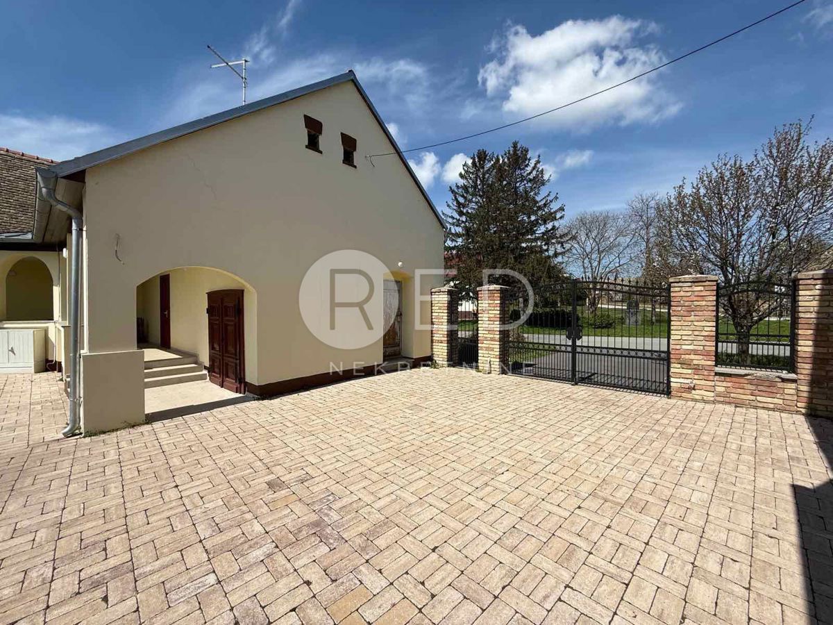 Maison À vendre - OSJEČKO-BARANJSKA ERDUT