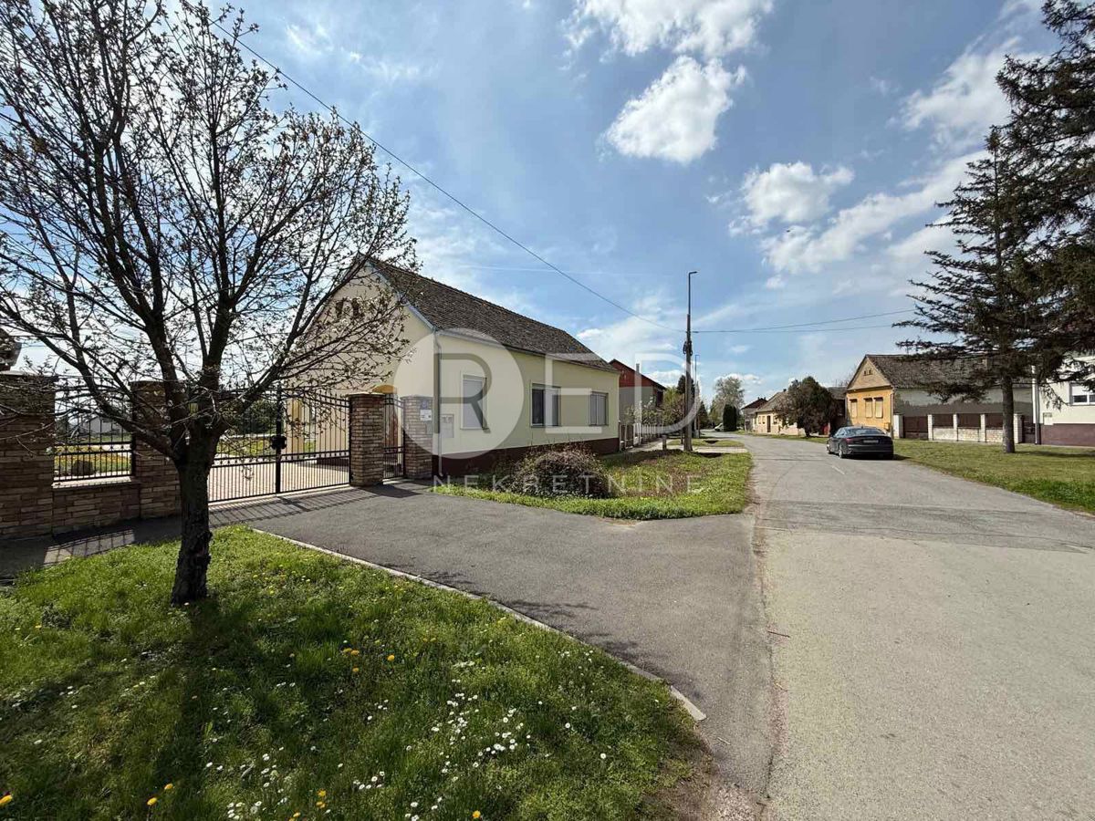 Maison À vendre - OSJEČKO-BARANJSKA ERDUT