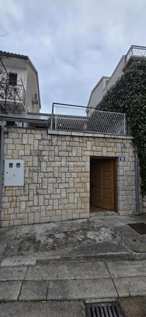 Dom Na predaj - PRIMORSKO-GORANSKA CRIKVENICA