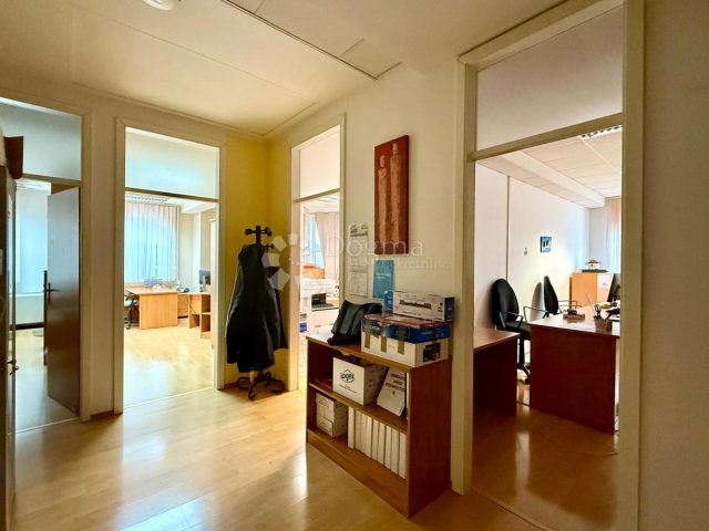 Gewerbefläche zu verkaufen 92 m² – Poreč