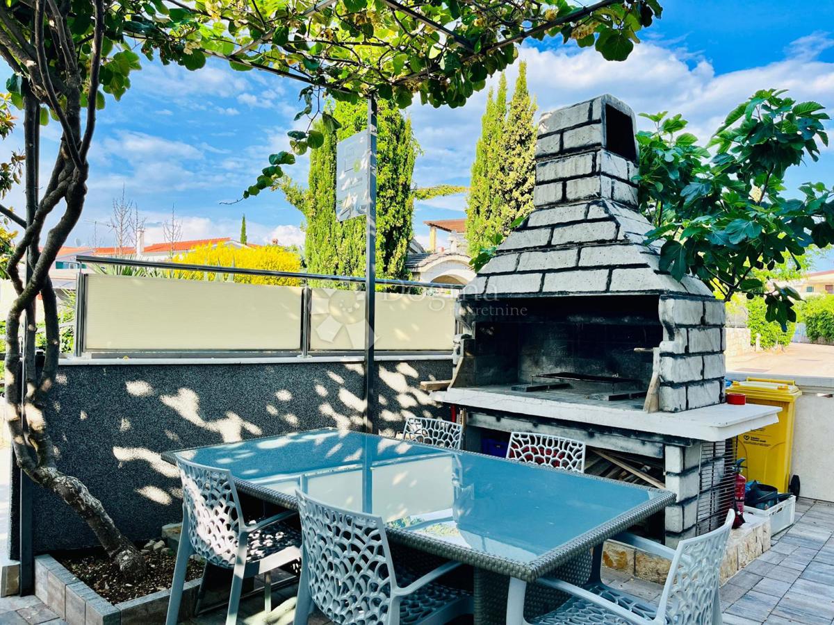 Casa In vendita - ŠIBENSKO-KNINSKA ROGOZNICA