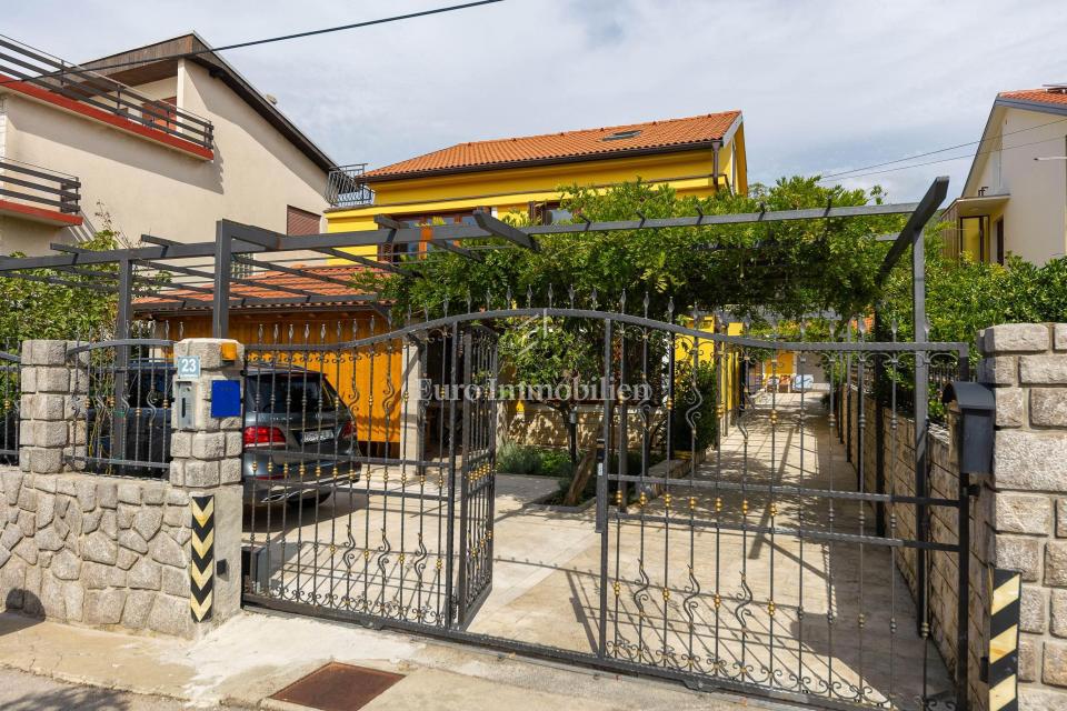 Kuća Na prodaju - PRIMORSKO-GORANSKA CRIKVENICA