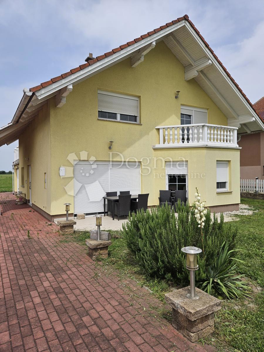 Hiša Na predaj - VARAŽDINSKA PETRIJANEC