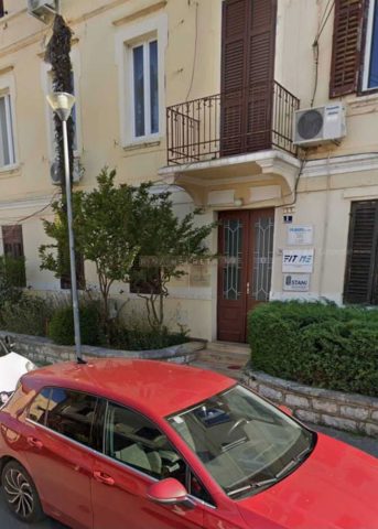 Commerciale da affittare 11 m² – Poreč