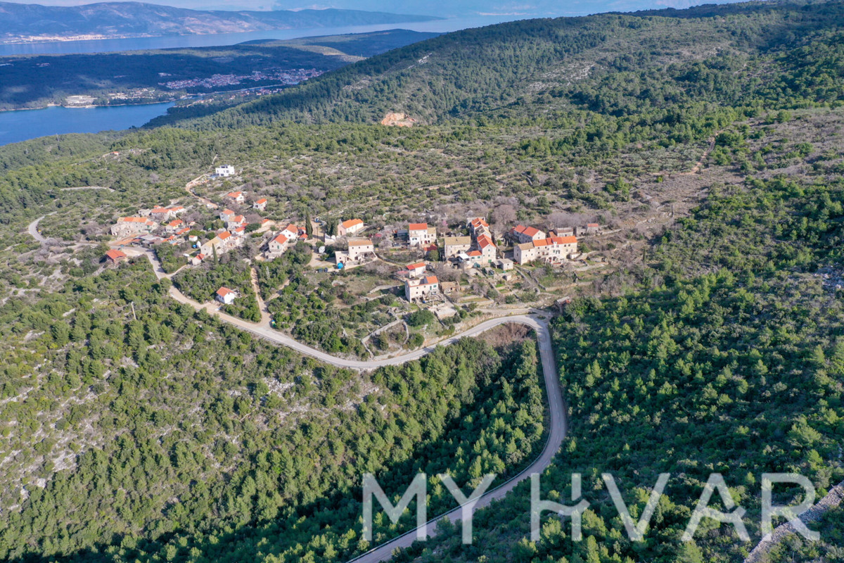 Land For sale - SPLITSKO-DALMATINSKA STARI GRAD