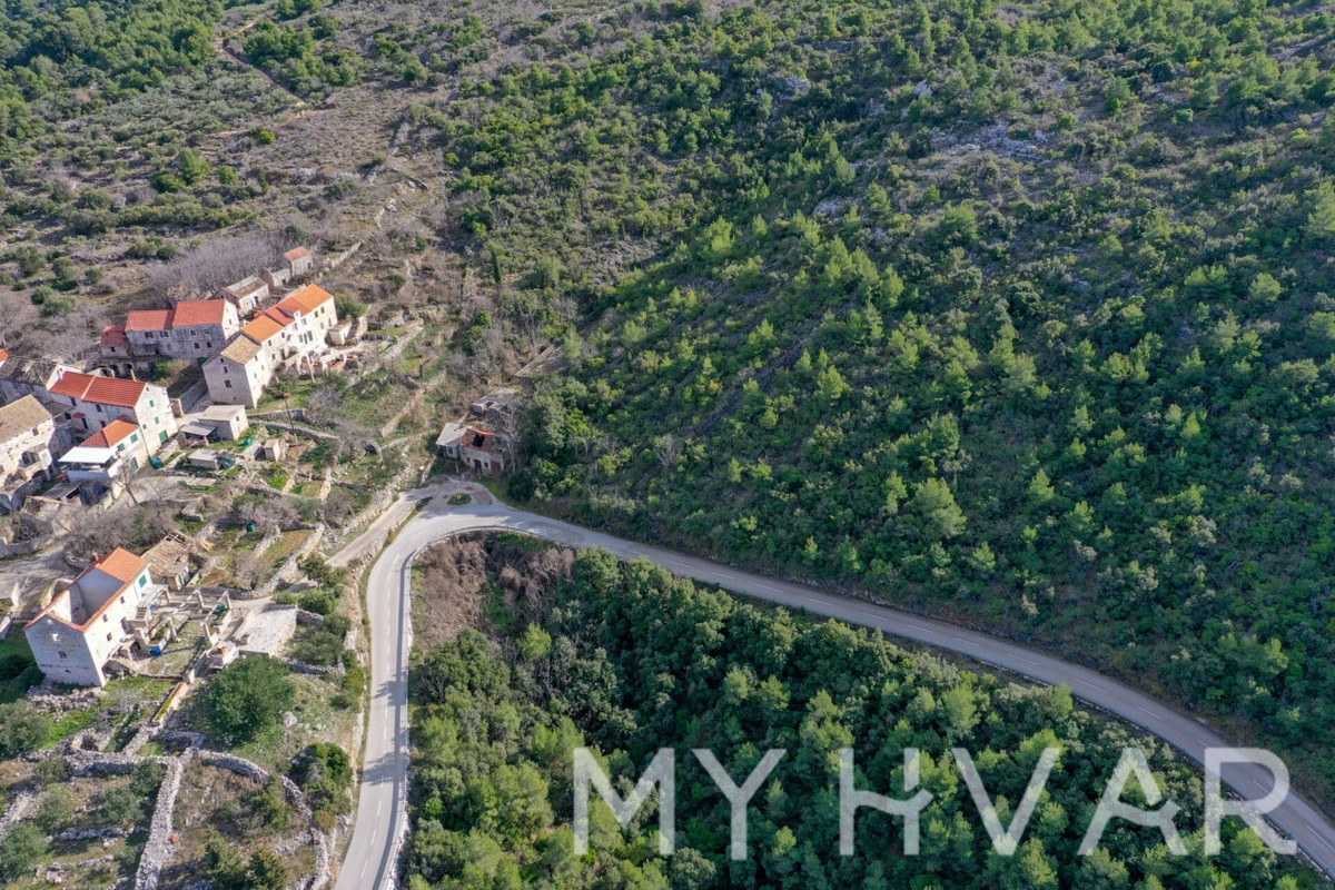 Land For sale - SPLITSKO-DALMATINSKA STARI GRAD