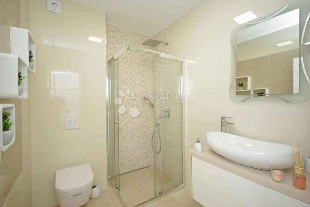 Casa In vendita - SPLITSKO-DALMATINSKA MAKARSKA