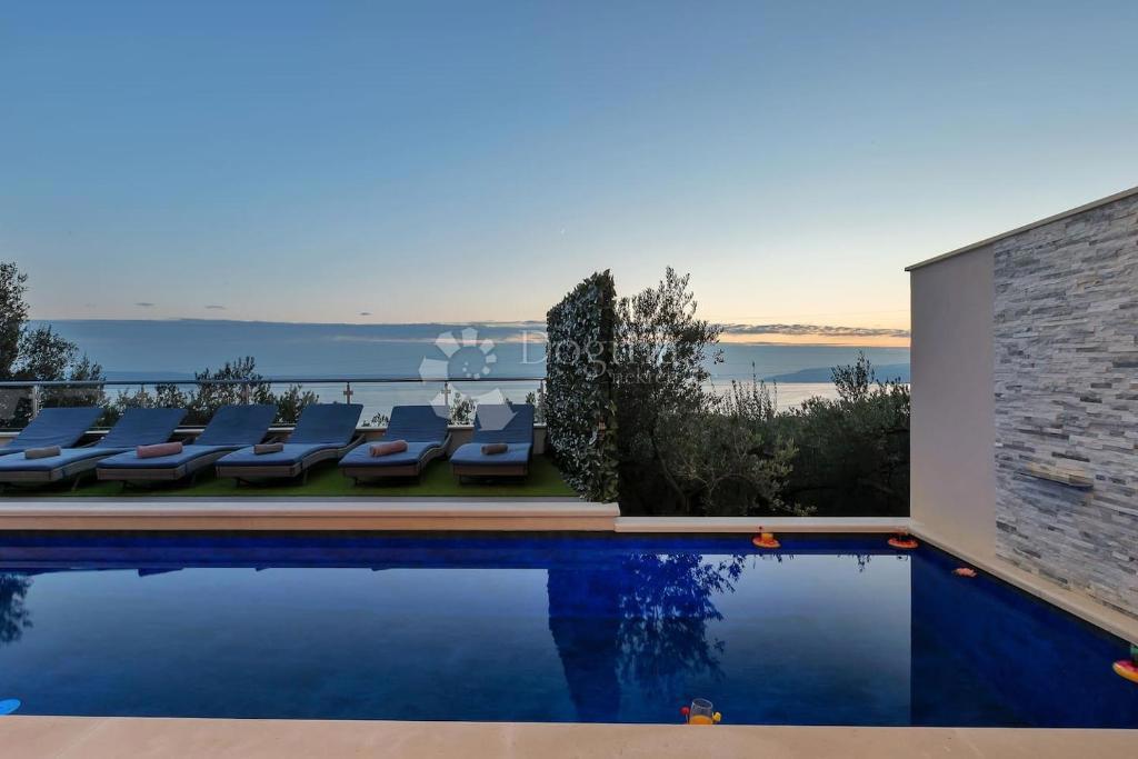 Casa In vendita - SPLITSKO-DALMATINSKA MAKARSKA