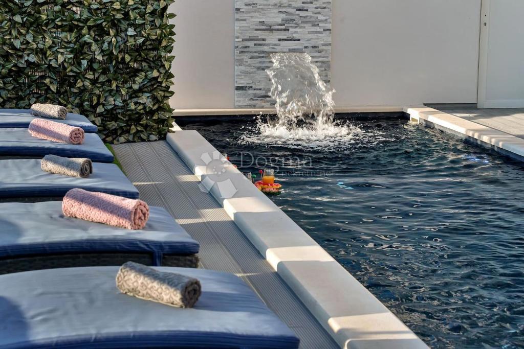 Casa In vendita - SPLITSKO-DALMATINSKA MAKARSKA