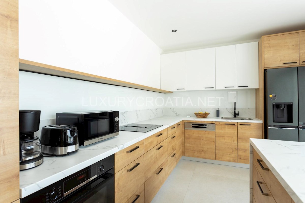 Casa In vendita - SPLITSKO-DALMATINSKA ŠOLTA
