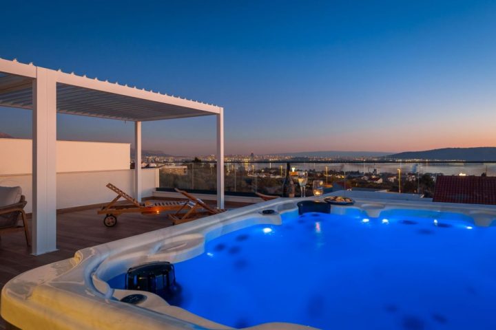 Casa in vendita 300 m² – Kaštela