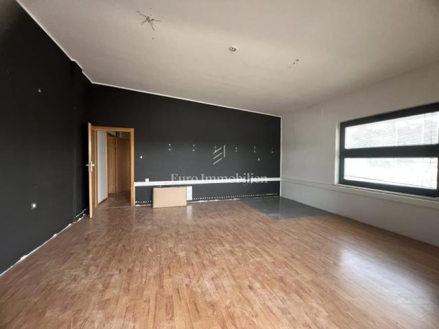 Locaux commerciaux à louer 140 m² – Matulji