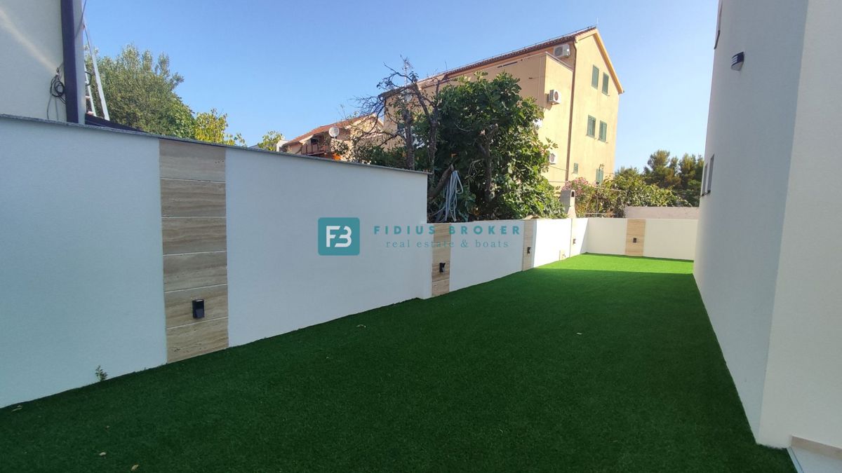 House For sale - ŠIBENSKO-KNINSKA VODICE