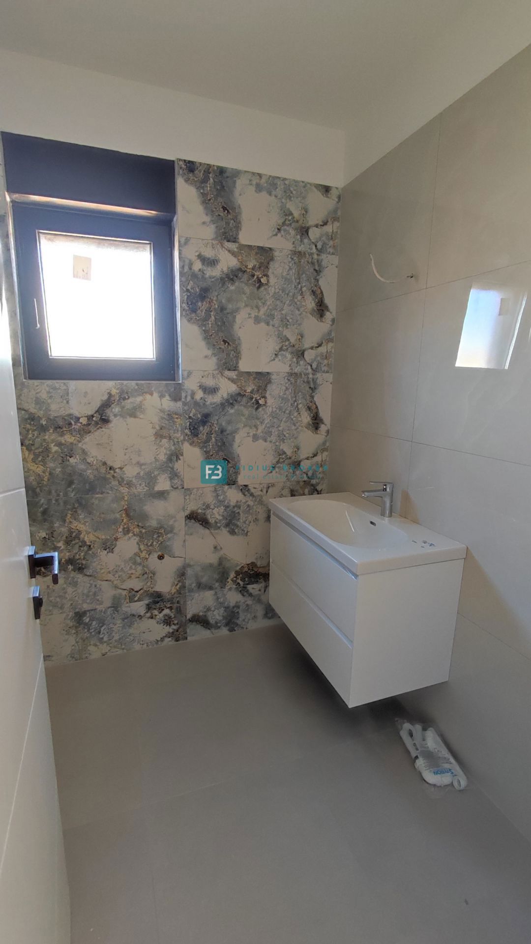 Appartement À vendre - ŠIBENSKO-KNINSKA TRIBUNJ