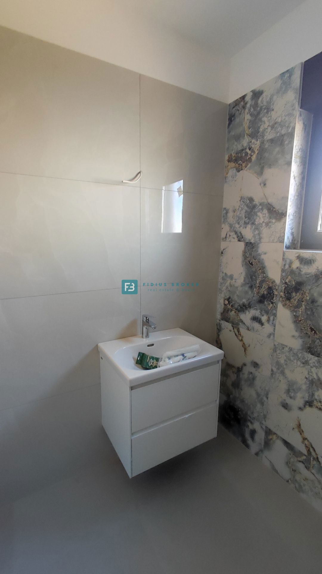 Appartement À vendre - ŠIBENSKO-KNINSKA TRIBUNJ