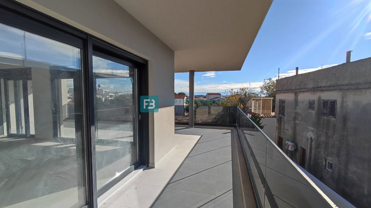Appartement À vendre - ŠIBENSKO-KNINSKA TRIBUNJ