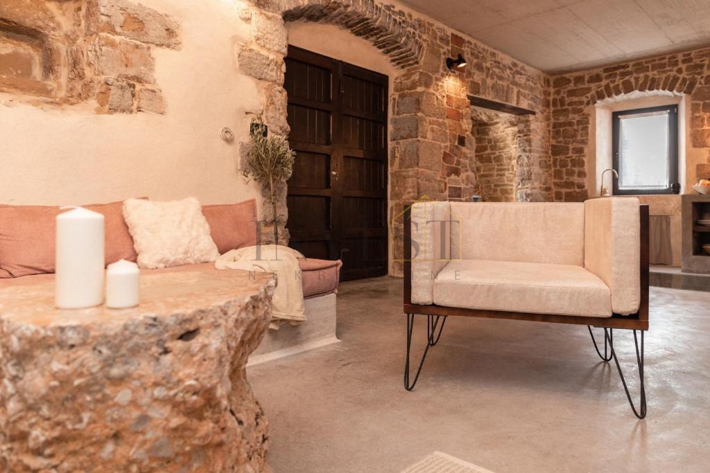 House For sale - SPLITSKO-DALMATINSKA BRAČ