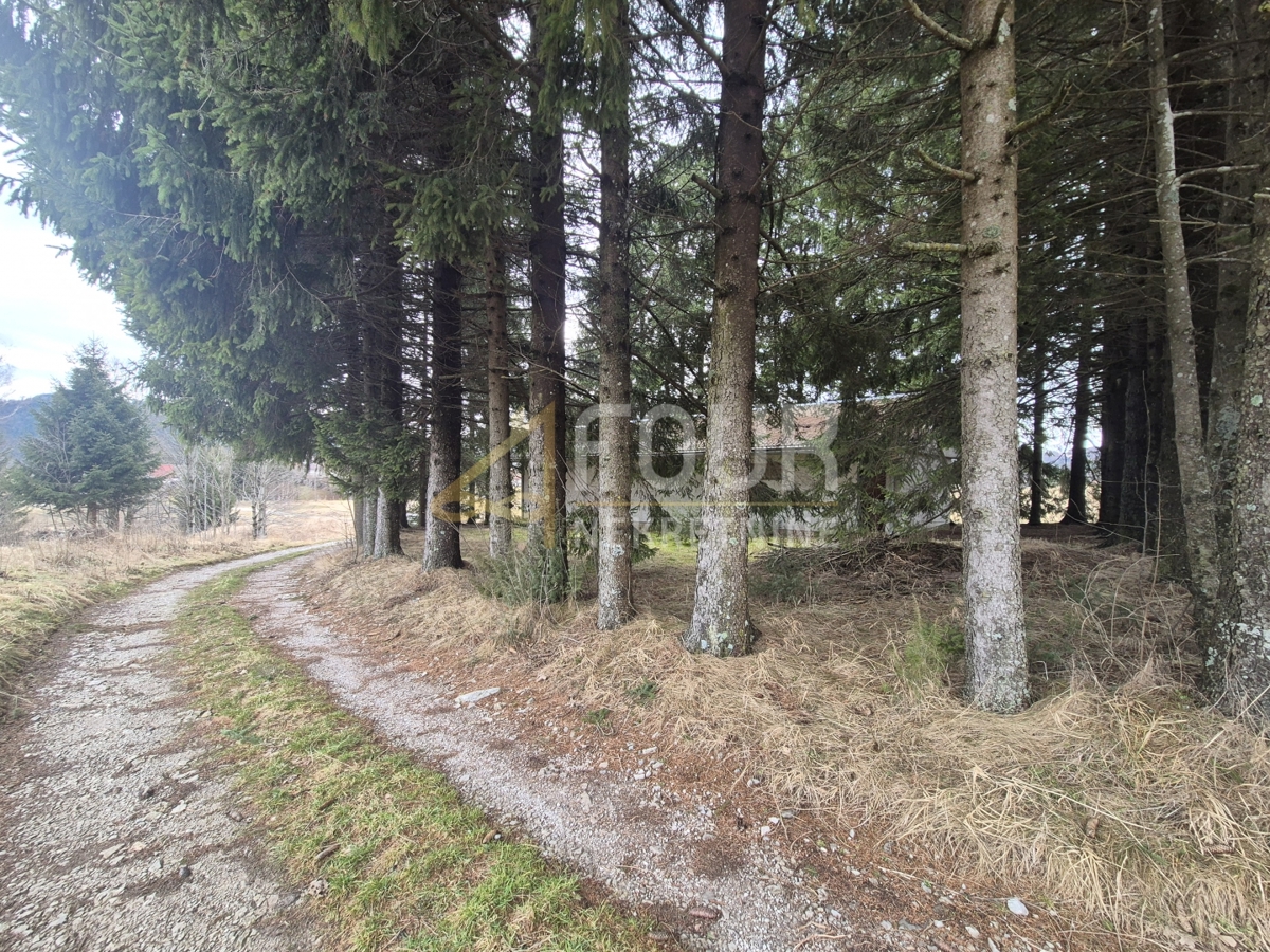 Działka Na sprzedaż - PRIMORSKO-GORANSKA RAVNA GORA