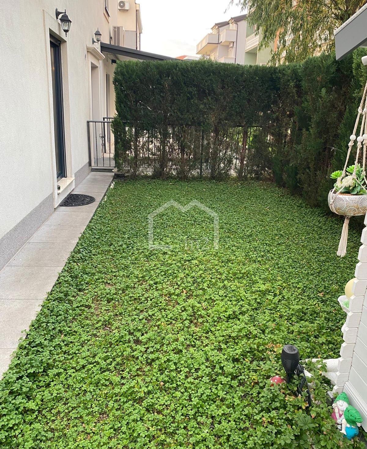 Apartma Za najem - SPLITSKO-DALMATINSKA PODSTRANA