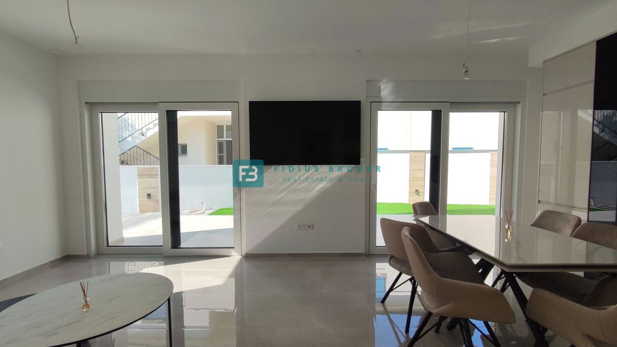 House For sale - ŠIBENSKO-KNINSKA VODICE
