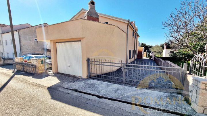 Hiša na predaj 250 m² – Seget