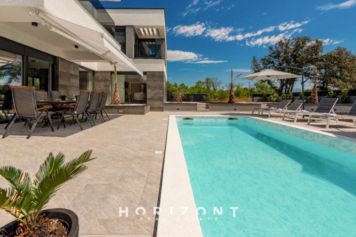 Kuća na prodaju 220 m² – Nin