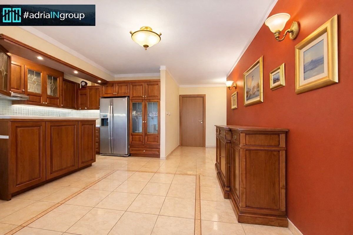 Flat For sale - SPLITSKO-DALMATINSKA PODSTRANA