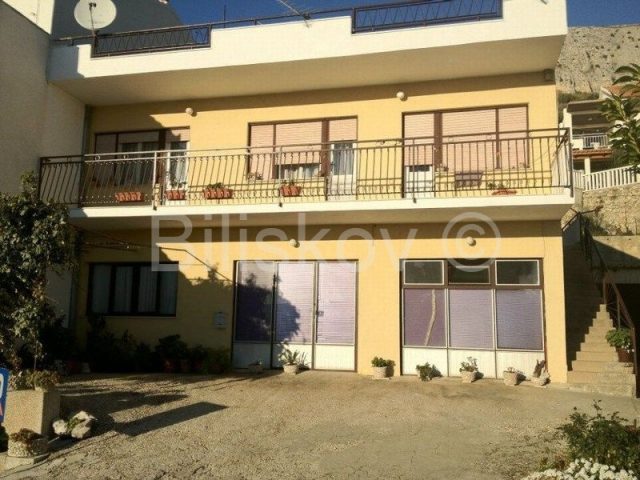 Kuća na prodaju 236 m² – Omiš