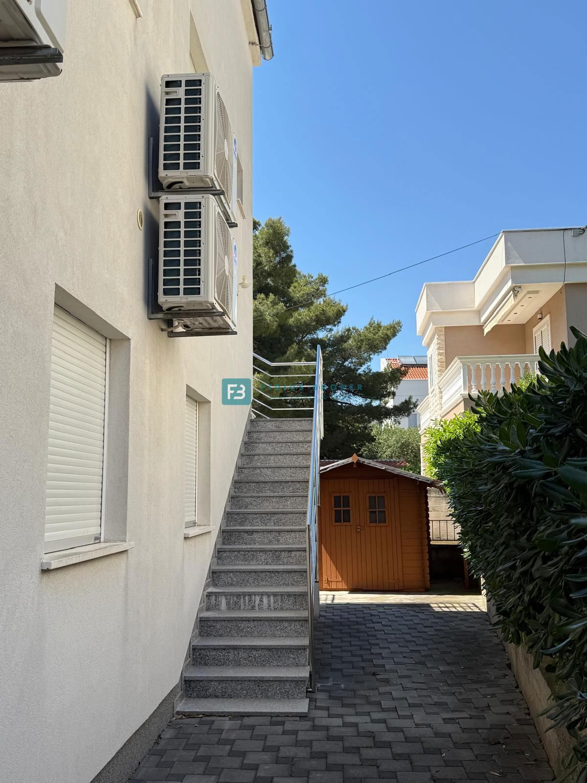 House For sale - ŠIBENSKO-KNINSKA VODICE