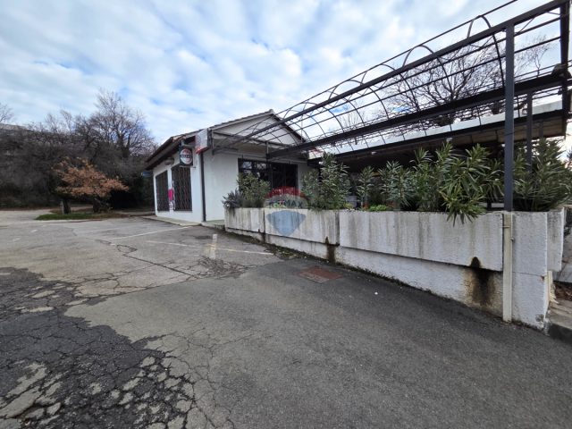 Locaux commerciaux à vendre 350 m² – Kostrena