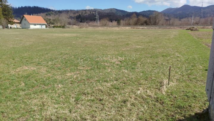 Działka na sprzedaż 303 m² – Fužine