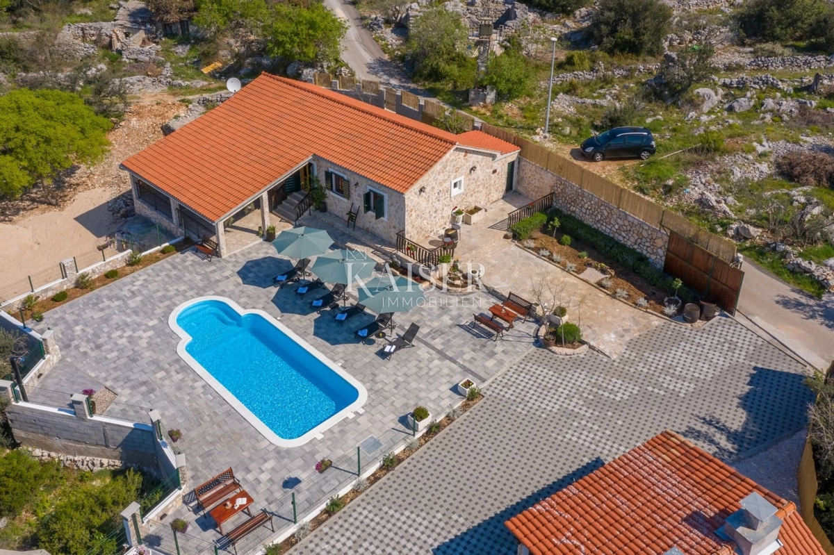 Casa In vendita - ŠIBENSKO-KNINSKA ROGOZNICA