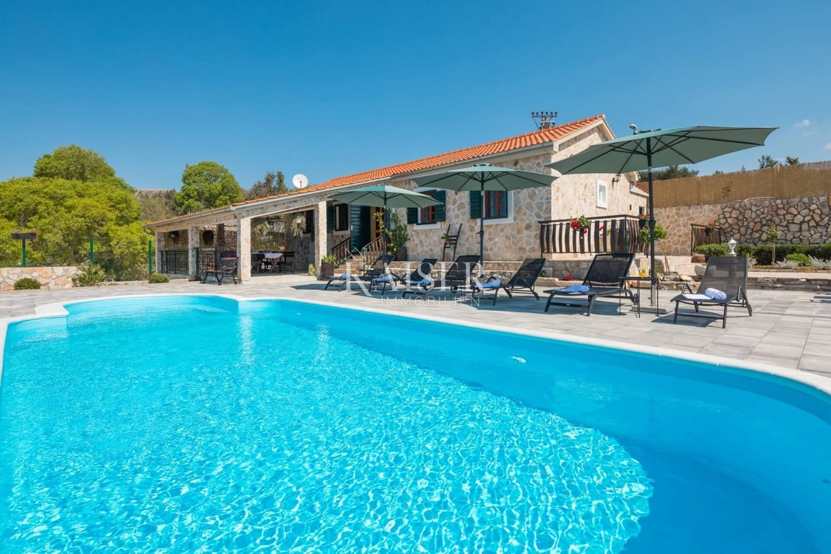 Casa In vendita - ŠIBENSKO-KNINSKA ROGOZNICA