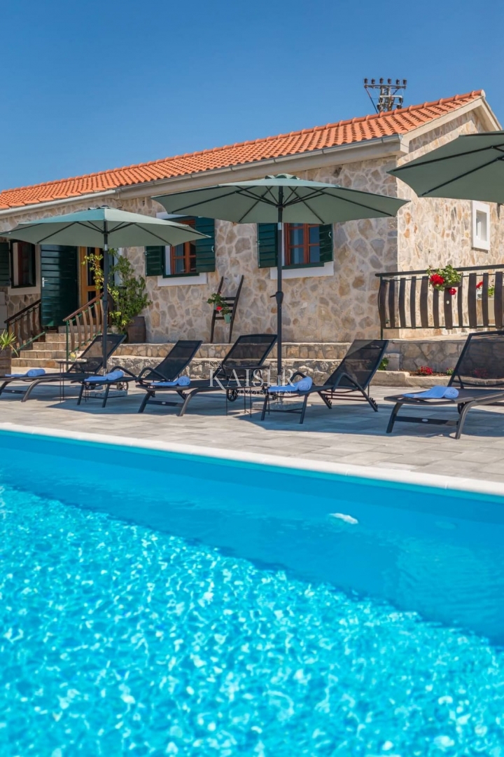 Casa In vendita - ŠIBENSKO-KNINSKA ROGOZNICA