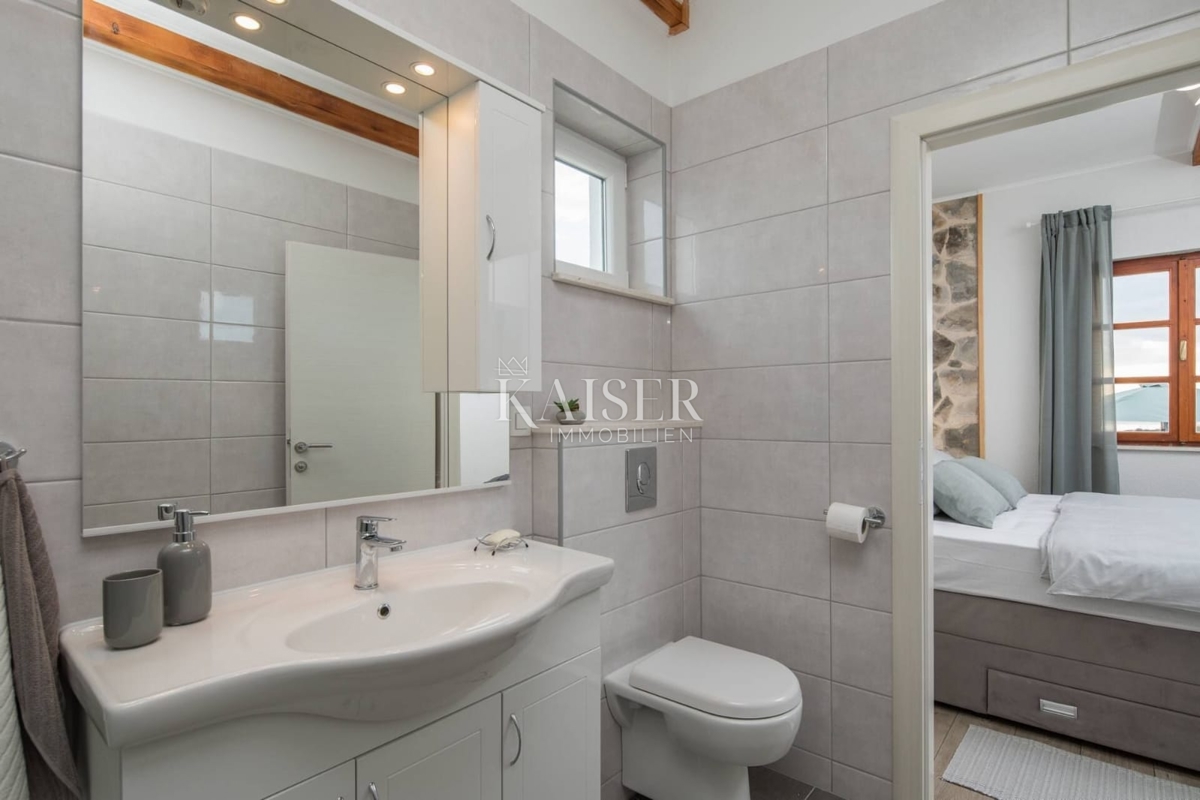 Casa In vendita - ŠIBENSKO-KNINSKA ROGOZNICA