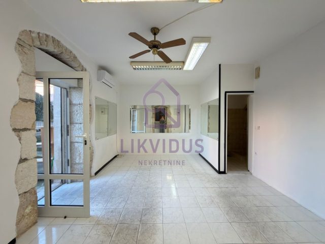 Poslovni prostor na prodaju 24 m² – Medulin