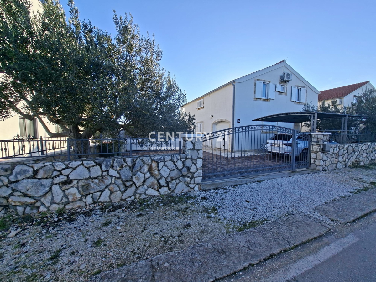 Haus Zu verkaufen - ŠIBENSKO-KNINSKA PRIMOŠTEN