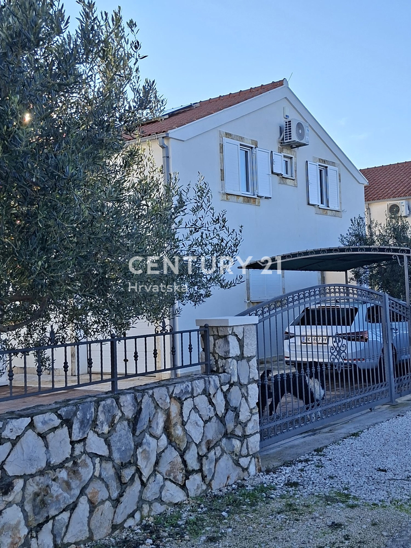 Haus Zu verkaufen - ŠIBENSKO-KNINSKA PRIMOŠTEN