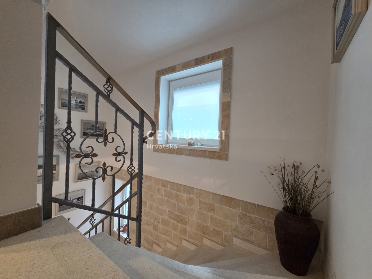 Haus Zu verkaufen - ŠIBENSKO-KNINSKA PRIMOŠTEN