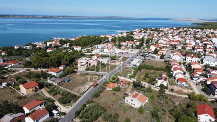 Zemljište na prodaju 1803 m² – Vrsi