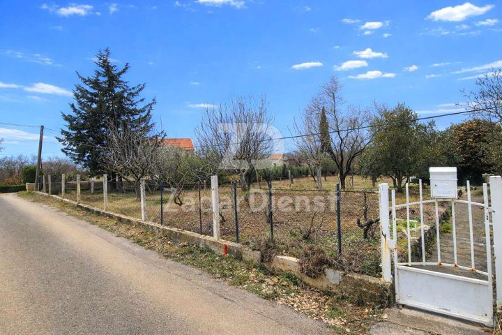 Pozemok na predaj 815 m² – Poličnik
