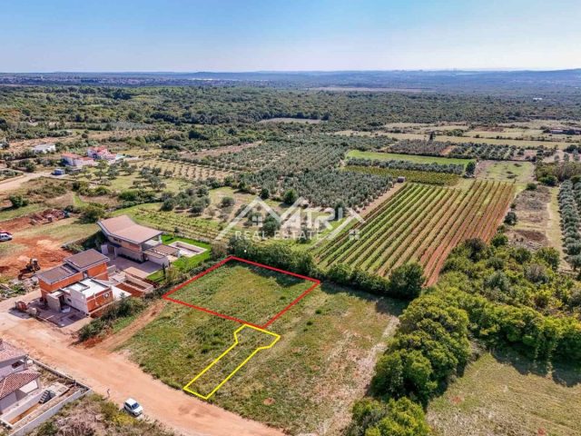 Działka na sprzedaż 886 m² – Vodnjan