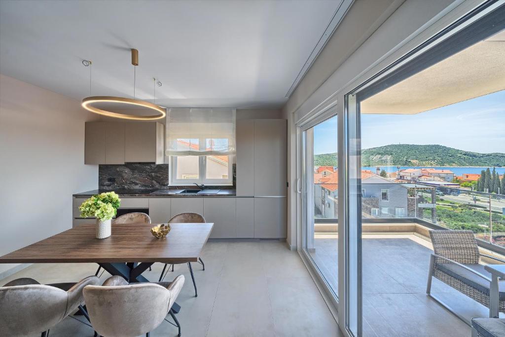 Flat For sale - ŠIBENSKO-KNINSKA PRIMOŠTEN
