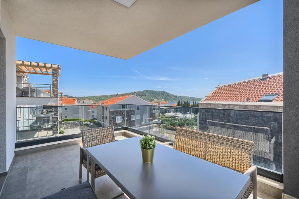 Flat For sale - ŠIBENSKO-KNINSKA PRIMOŠTEN