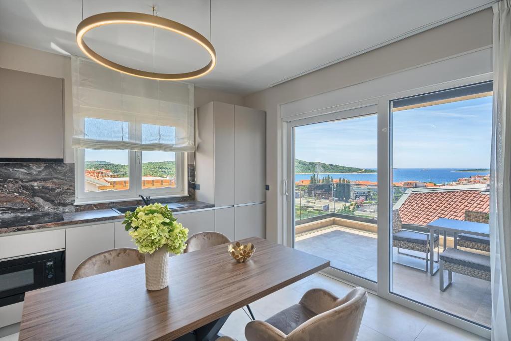 Flat For sale - ŠIBENSKO-KNINSKA PRIMOŠTEN