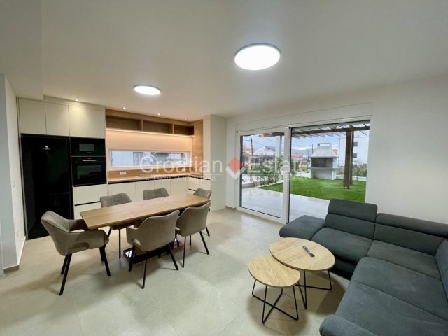 Hiša za najem 100 m² – Trogir