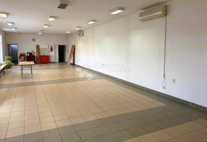 Lokal użytkowy na sprzedaż 568 m² – Trnovec Bartolovečki