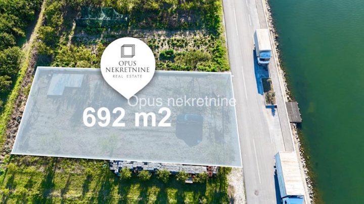 Parcela na predaj 692 m² – Slivno