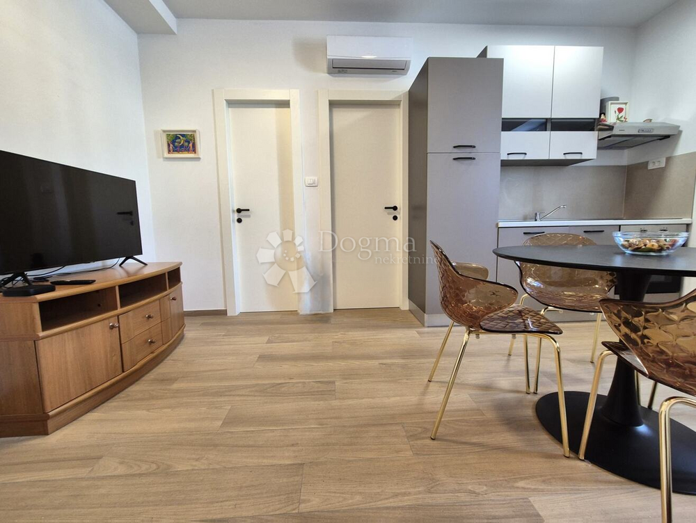 Locaux commerciaux À louer - SPLITSKO-DALMATINSKA TROGIR